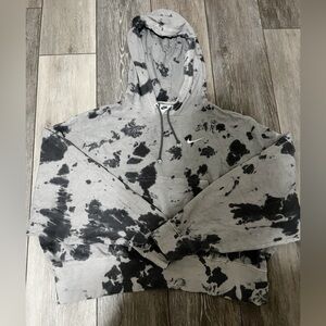 tie die grey nike cropped hoodie !